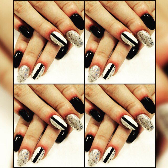 GlamUpHair1's tweet photo. £24
#glamup #acrylic #gel #white #black #silver #glitter #nailsonfleek https://t.co/qvn43AMmSQ