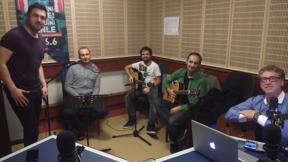 Müzik ve Paul başlıyor.<a href="/pauldwyermusic/">Paul Dwyer</a> 'ın bugünkü konuğu <a href="/ManevraOfficial/">Manevra</a> 21.00 - 23.00 arası 106.6'da.<a href="/trtradyo/">TRT Radyo</a>