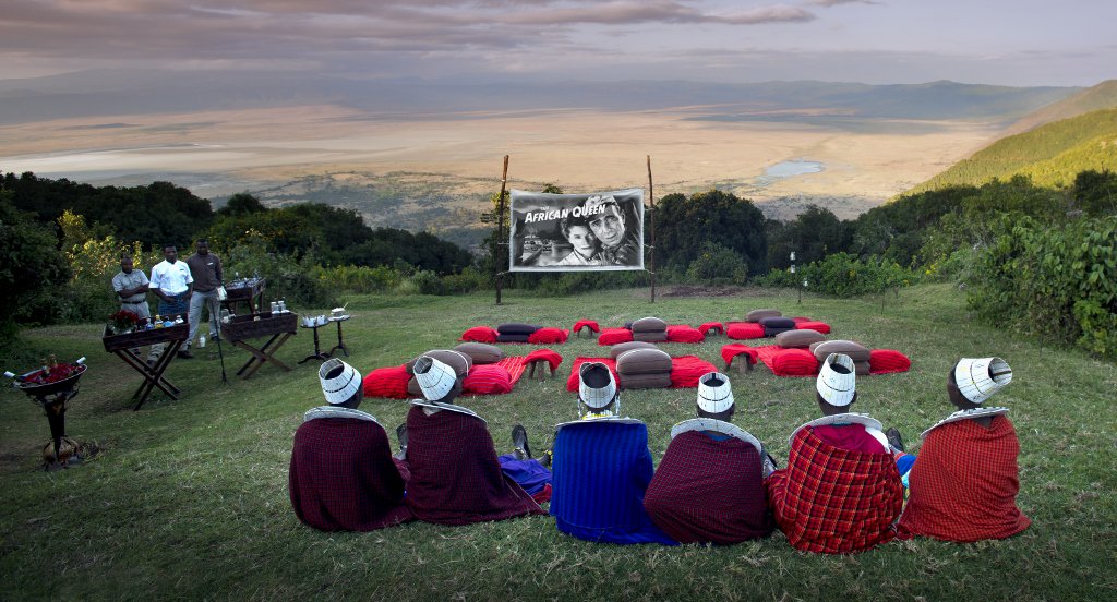 Go2Africa's tweet image. A3 Watching classic movies outdoors in #Tanzania goo.gl/Vfrs9H #InLoveWithAfrica @andBeyondSafari