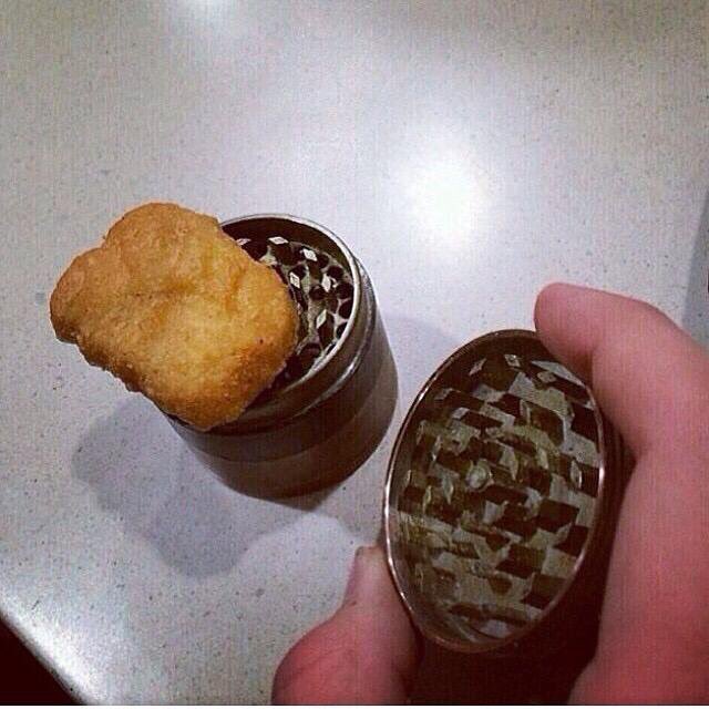 LearnMarijuana's tweet photo. About to grind up this fat nug https://t.co/ULwha0YUl8