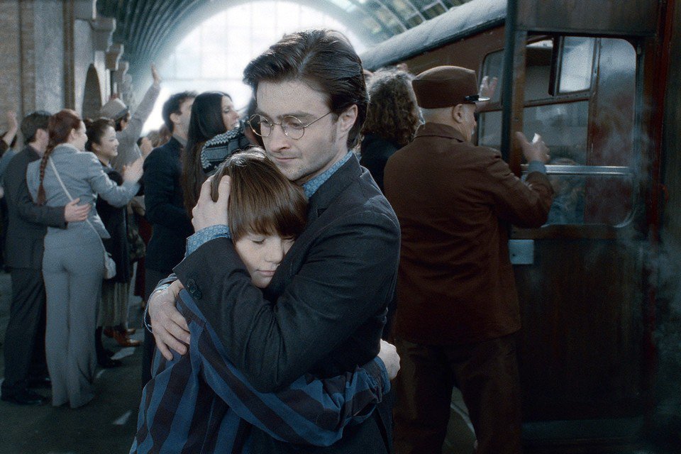 VogueSpain's tweet photo. [VOGUE NEWS] #HarryPotter continúa... Octava y novena entrega ¿juntas? Sí, por favor. https://t.co/xv3LOl0cz4 https://t.co/Kpow9Rz9CD