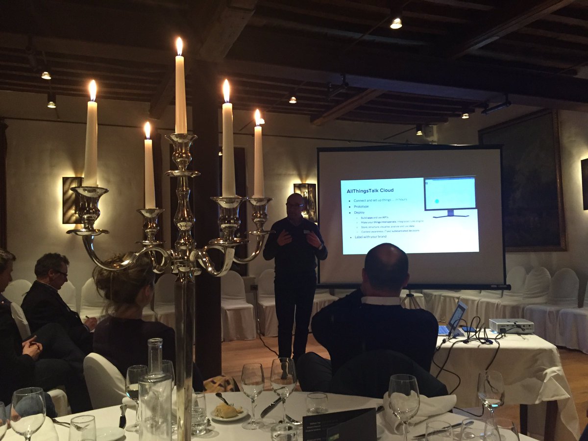 vdhfrederik's tweet photo. Context awareness wordt de toegevoegde waarde van IoT @AllThingsTalk @JCIWaregem #limitedbusinesseditions https://t.co/TLPVCNasrj