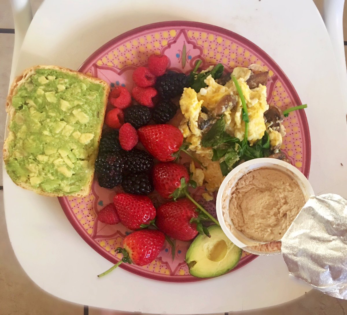 healthyhay's tweet photo. Vegetarianism is easy when every meal looks and tastes like this 😍 #600cal #gainz #PROTEIN #bodybyavocado https://t.co/jQUrt9ilZt