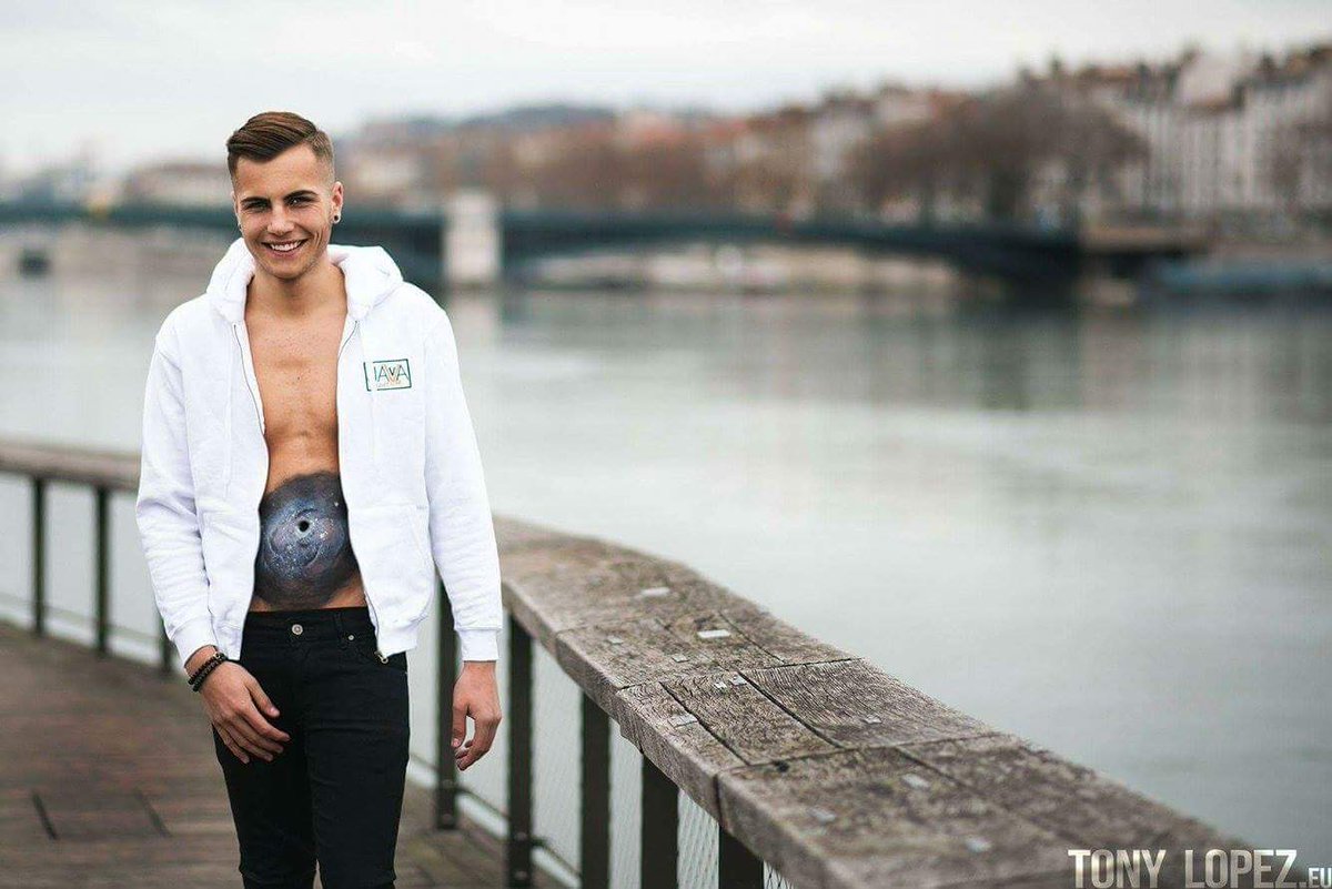CoutureJavva's tweet photo. Collection Basic de Javva Couture avec notre égérie @paul_rnst 
#fashion #mode #Lyon #shopping #shooting #bodypaint https://t.co/Ego7HjgwBZ