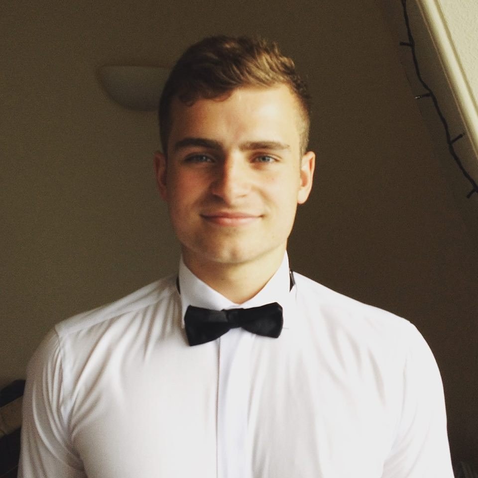 Joining Anna is 5th year Mechanical Engineering student Jerome, he's a keen basketball player and skier!🏀🎿