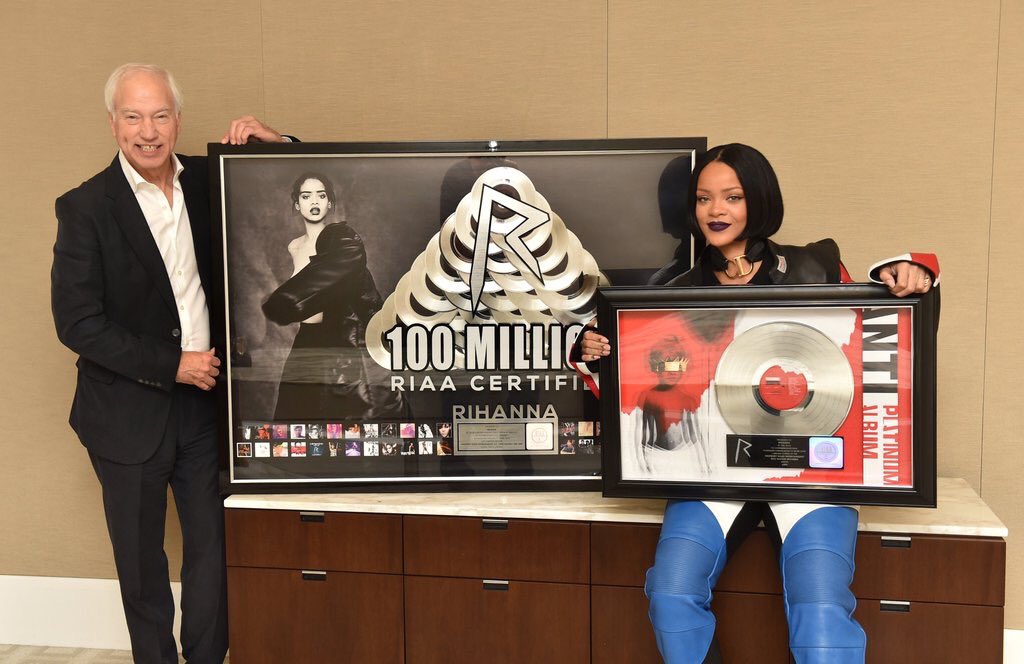 RihannaNewsFrr's tweet photo. ANTI https://t.co/TTs2wnSqp7