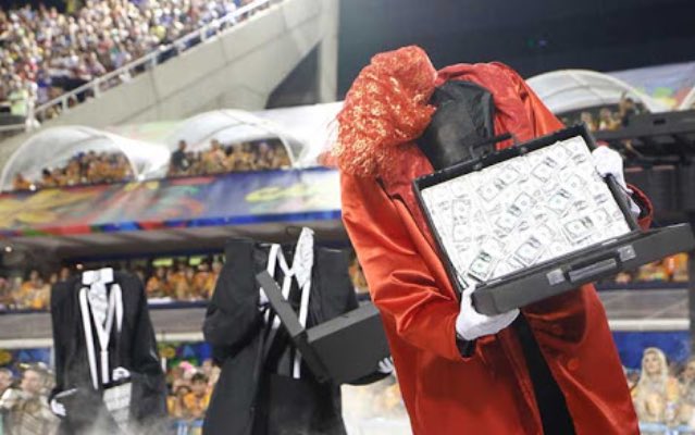 Politica_Santos's tweet photo. E a politicagem da comissão de frente da @GRESMIPM que prendeu mulher de vermelho foi péssima #sefodeo https://t.co/gKhVimcq9D