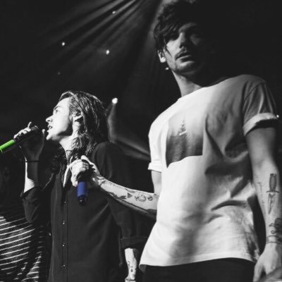 fondlykook's tweet photo. #WhyIBelieveInLarry https://t.co/wTBGXZLrdY