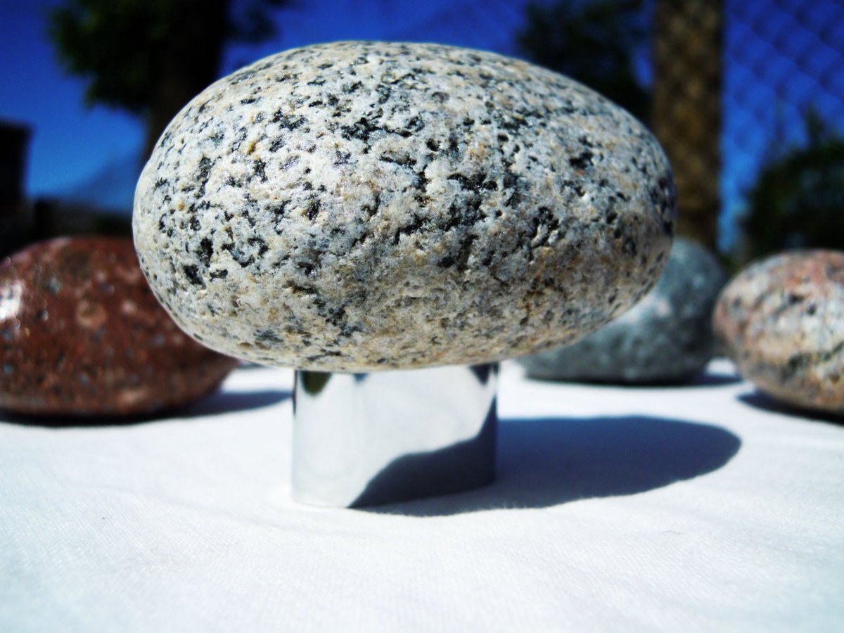 LEDinStone's tweet photo. Beach Stone Hooks with Metal Posts. Stone knobs. Wall - wood plate … https://t.co/W84bA2CpaA #Etsy #NaturalRiverRock https://t.co/mKvB5LG0dF