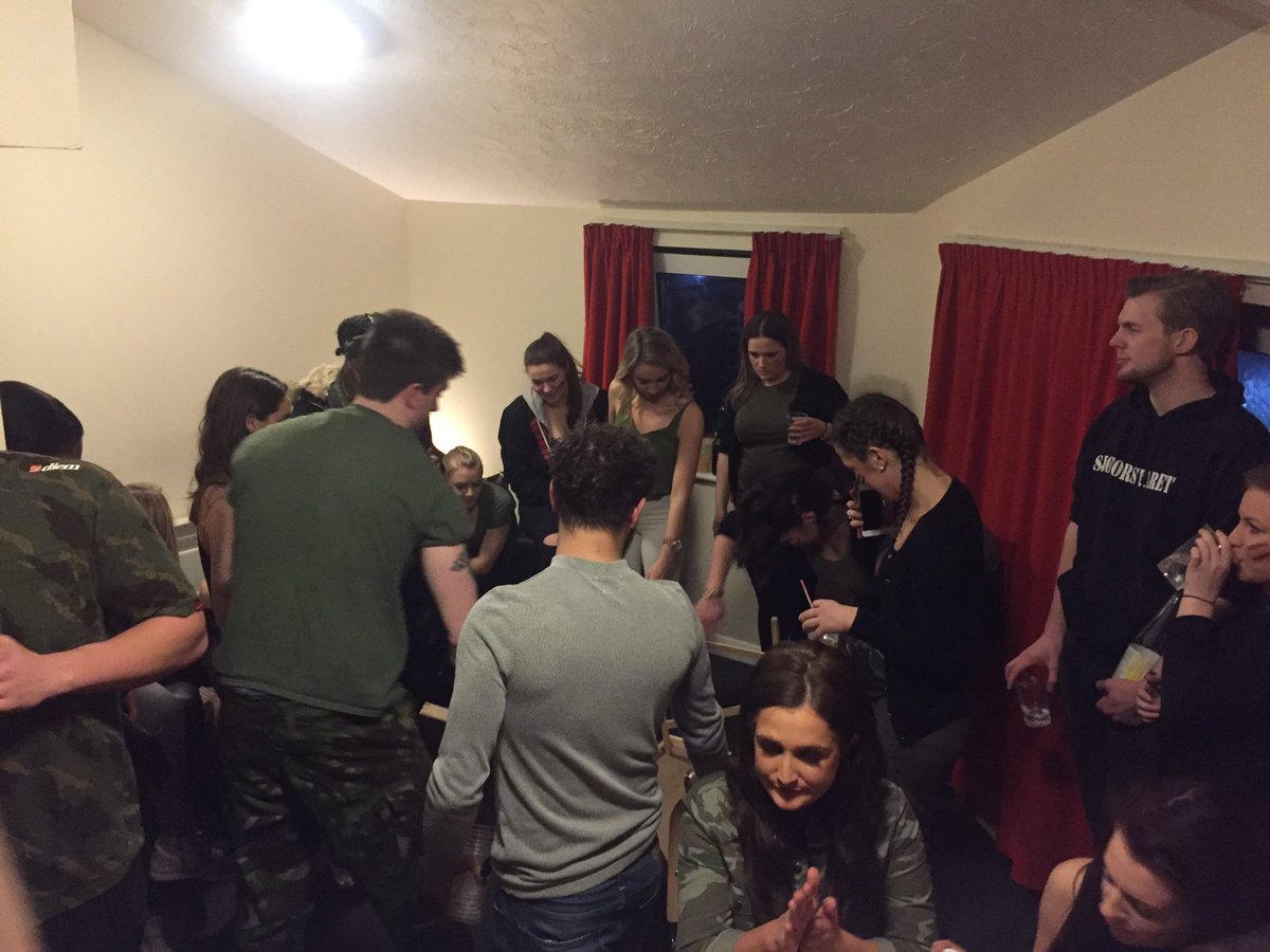 UoG_Mariners's tweet photo. Out numbered but not out gunned by @UoG_Netball #ArmyNightSocial @sugreenwich https://t.co/WZgUt0sV7A