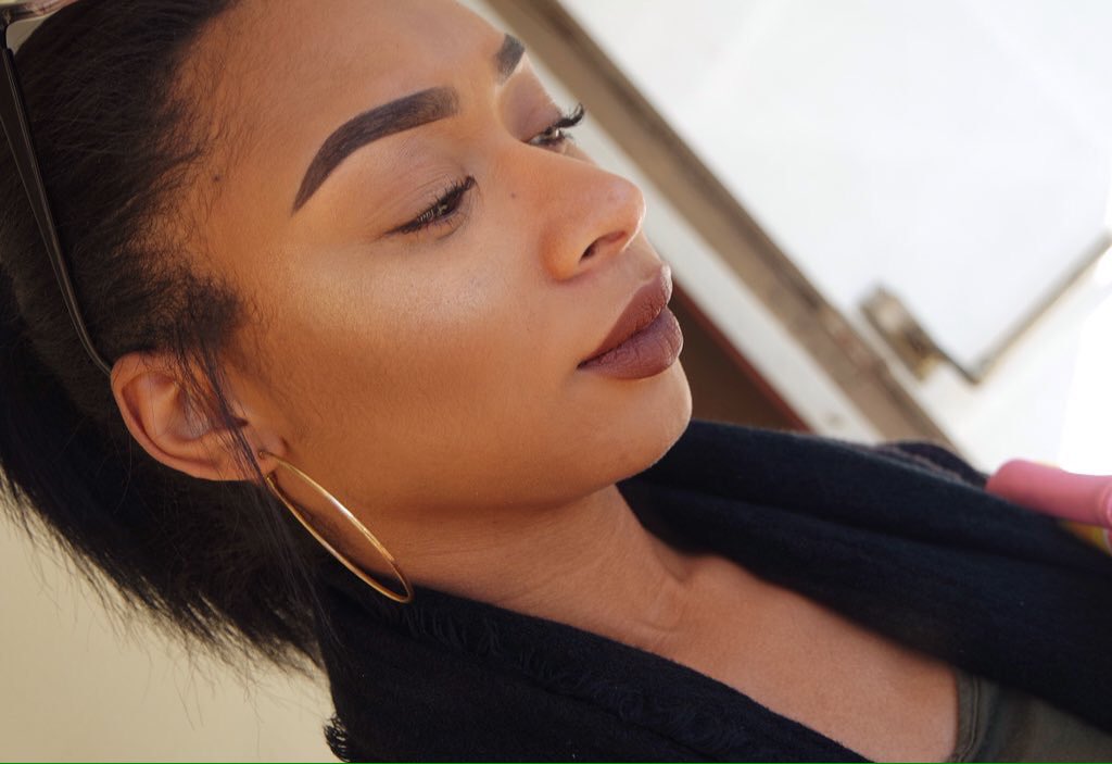 IamCaliii's tweet photo. My sister @itsbrittxoxoxo looks BEAUTIFUL in @karrueche #KaePop @ColourPopCo #chi #rooch #kae https://t.co/wVVRRSttbQ