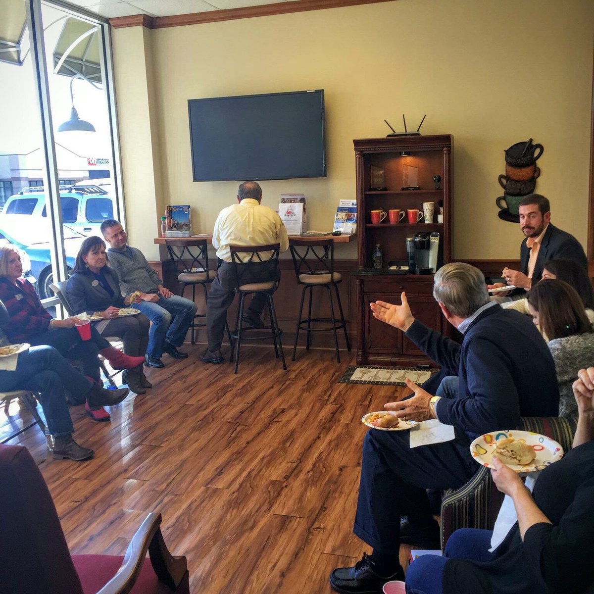 cameronkeegan's tweet image. Just finished our @ReMaxMoves lunch and learn by watching the video of @LeighBrown at @InmanConnect. Agents loved it