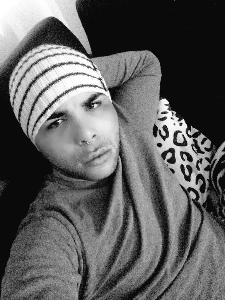 Ron71189024's tweet photo. Good night Twitter... #followme #newhere #boy #TelAviv https://t.co/M292ZqXJz8