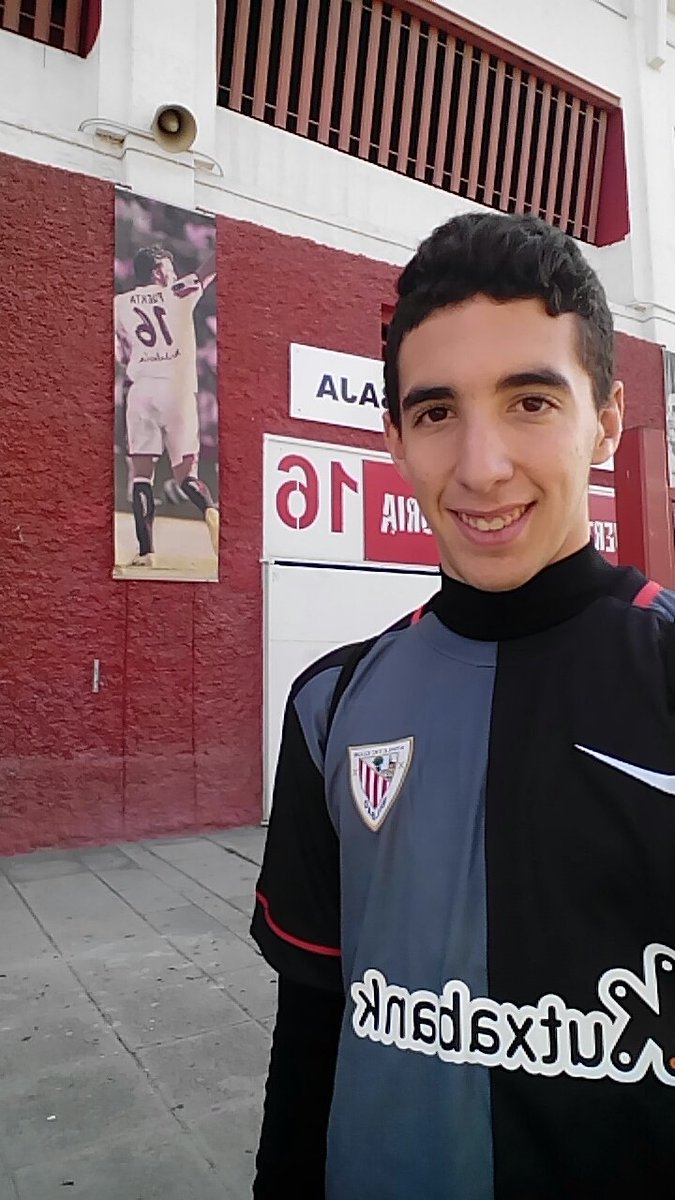 Miguesolan's tweet photo. El número 16 no te pertenece, debe de quedar guardado para el hijo de D.Antonio Puerta.
#Eterno16 https://t.co/0vr7kOX07w