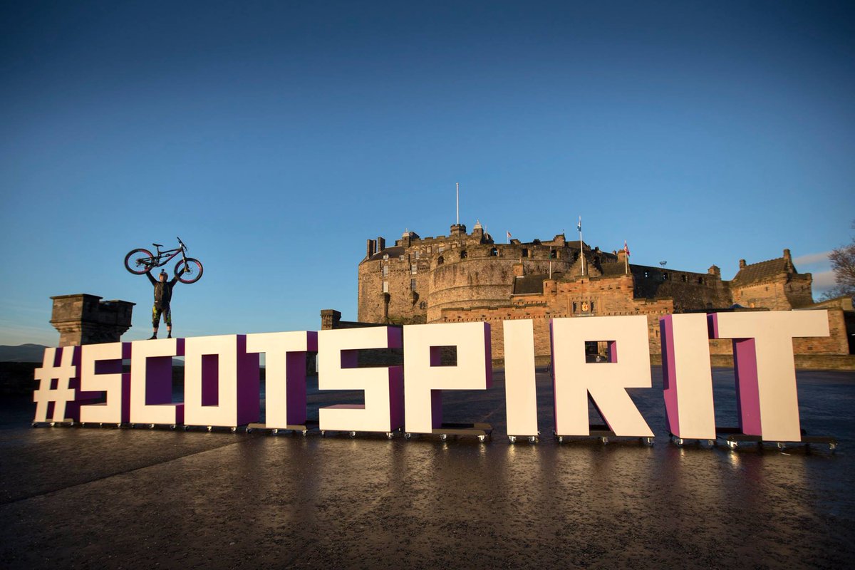 VisitScotland's tweet photo. What a day! 😃 Don't you just #LoveScotland 
Blue sky ✔
Edinburgh #Castle ✔
@danny_macaskill ✔
#ScotSpirit ✔ https://t.co/OfGTDXQMX1