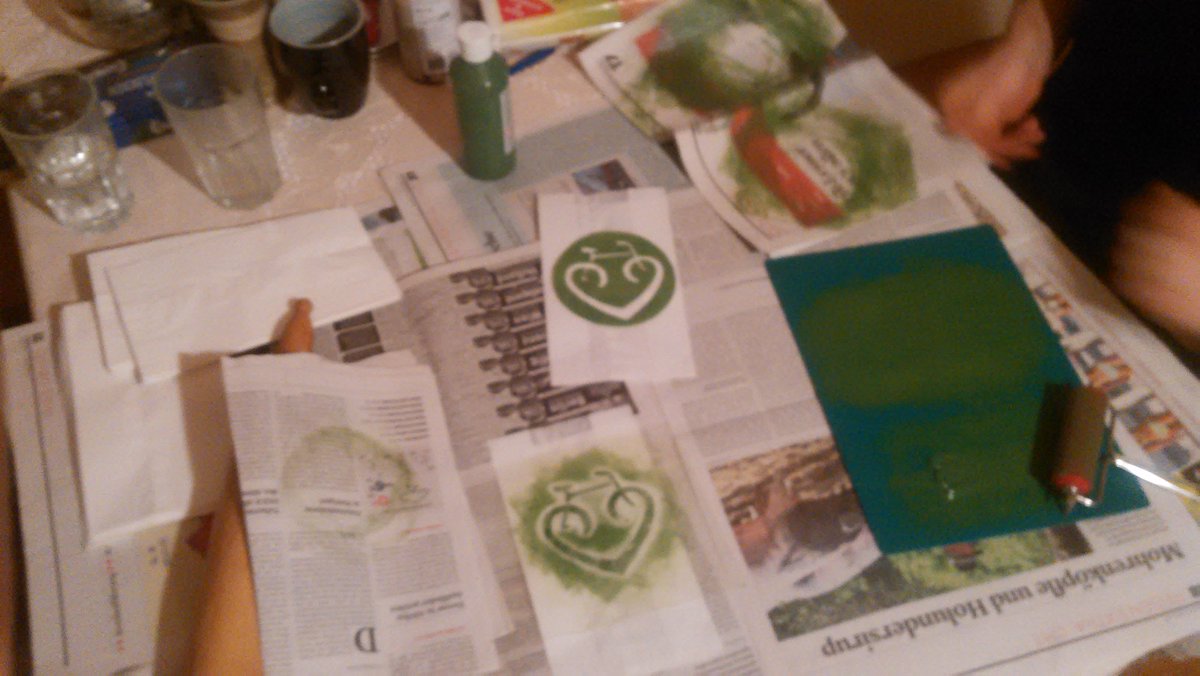 MitRadStuttgart's tweet photo. Massenproduktion ^^ #Stuttgart @CriticalMass_S https://t.co/qYyzzsWhaq