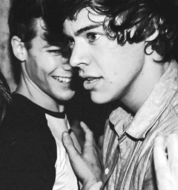 harryisacutiepi's tweet photo. #WhyIBelieveInLarry because they have nothing but absolute love for one another https://t.co/hBhx1O2dsm