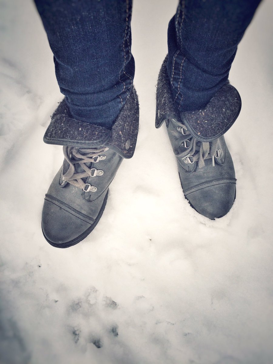 MGullaMania's tweet photo. There is something about the way the snow crunches under my boots that is rather nostalgic and slightly satisfying. https://t.co/SI9EBJI6vU