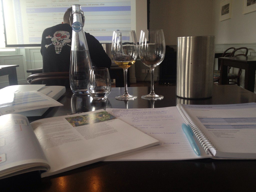 Carolin21790578's tweet photo. Wine training with @rauldiaz39 @winetraining #onlygoodwines https://t.co/v7MKsYfI3v