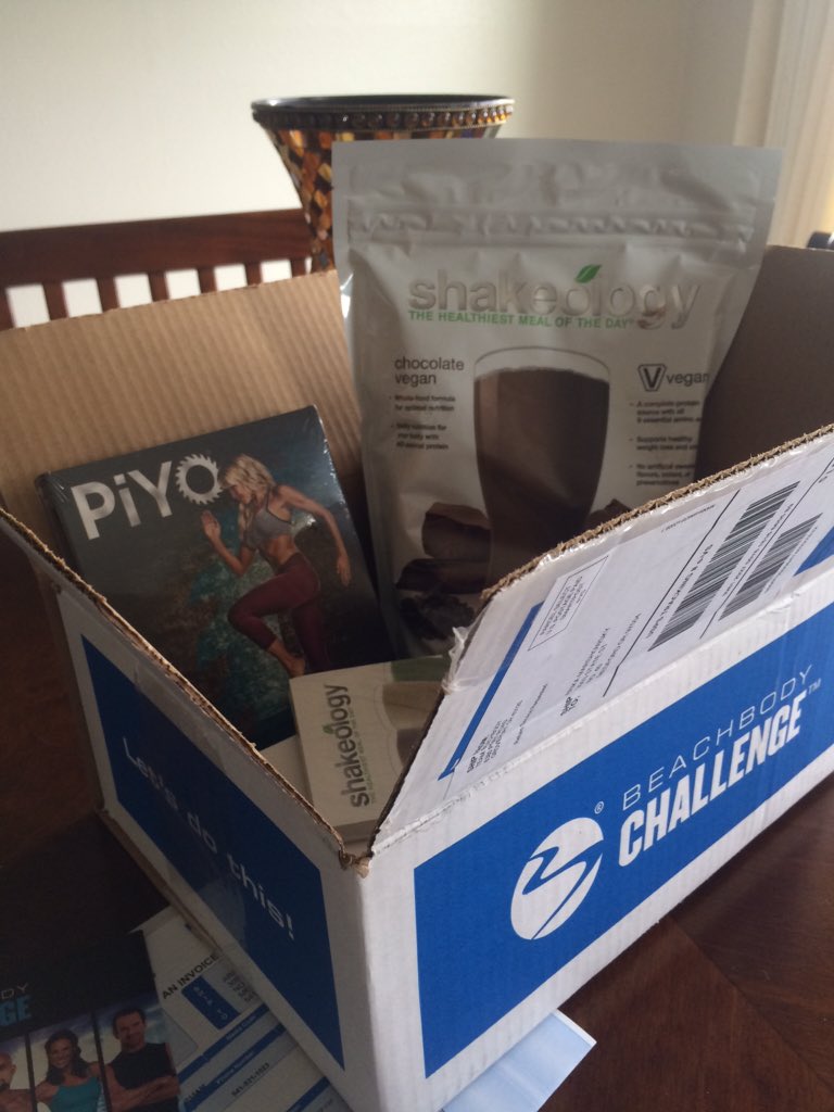 amarshowsky13's tweet photo. I got my challenge pack in the mail today! #lunchtime #Beachbody #Shakeology #PiYo 💪🏻 https://t.co/7dLMH4Fb5b