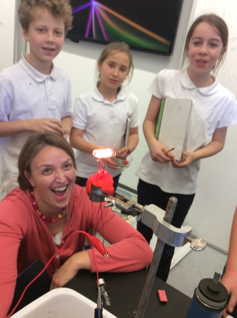 sciteach212's tweet photo. It works! The pure joy of inventing light! #making in #science with 4th grade @HillbrookSchool 
#makered https://t.co/SkNkE7FkLj