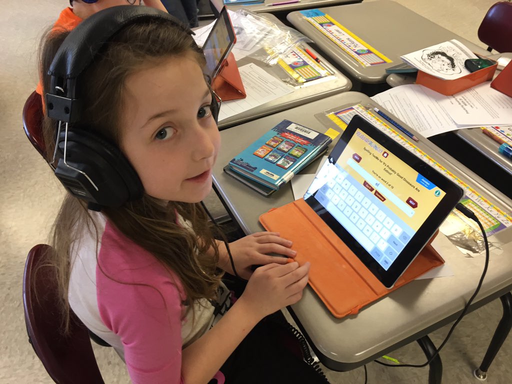 MissField5's tweet photo. Vocabulary Spelling City is being worked on in second grade! ##lotsofengagement #❤️ouripads https://t.co/KLXl4C1muK