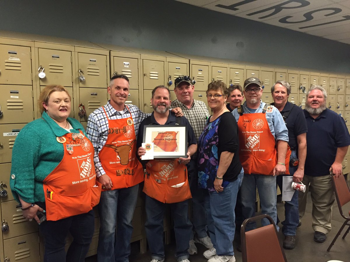 Thanks for 20 years of service Terry Radzwion <a href="/SantiBernardez/">Santiago Bernardez</a> <a href="/LennyGaspari/">Lenny Gaspari</a> #SWBest