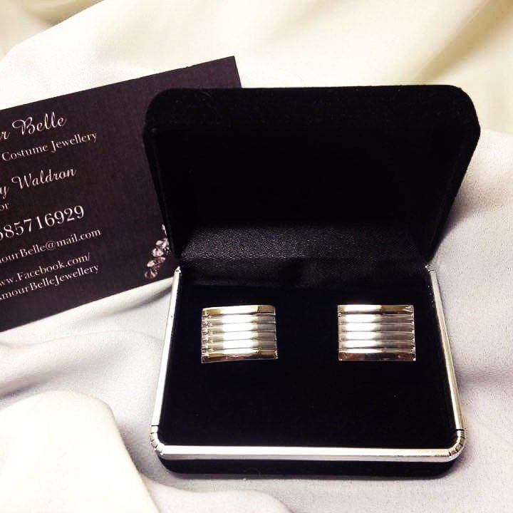 A very handsome pair of cufflinks.Only £10
Perfect #valentines #gift... The black velvet box is included 😊x #love xx