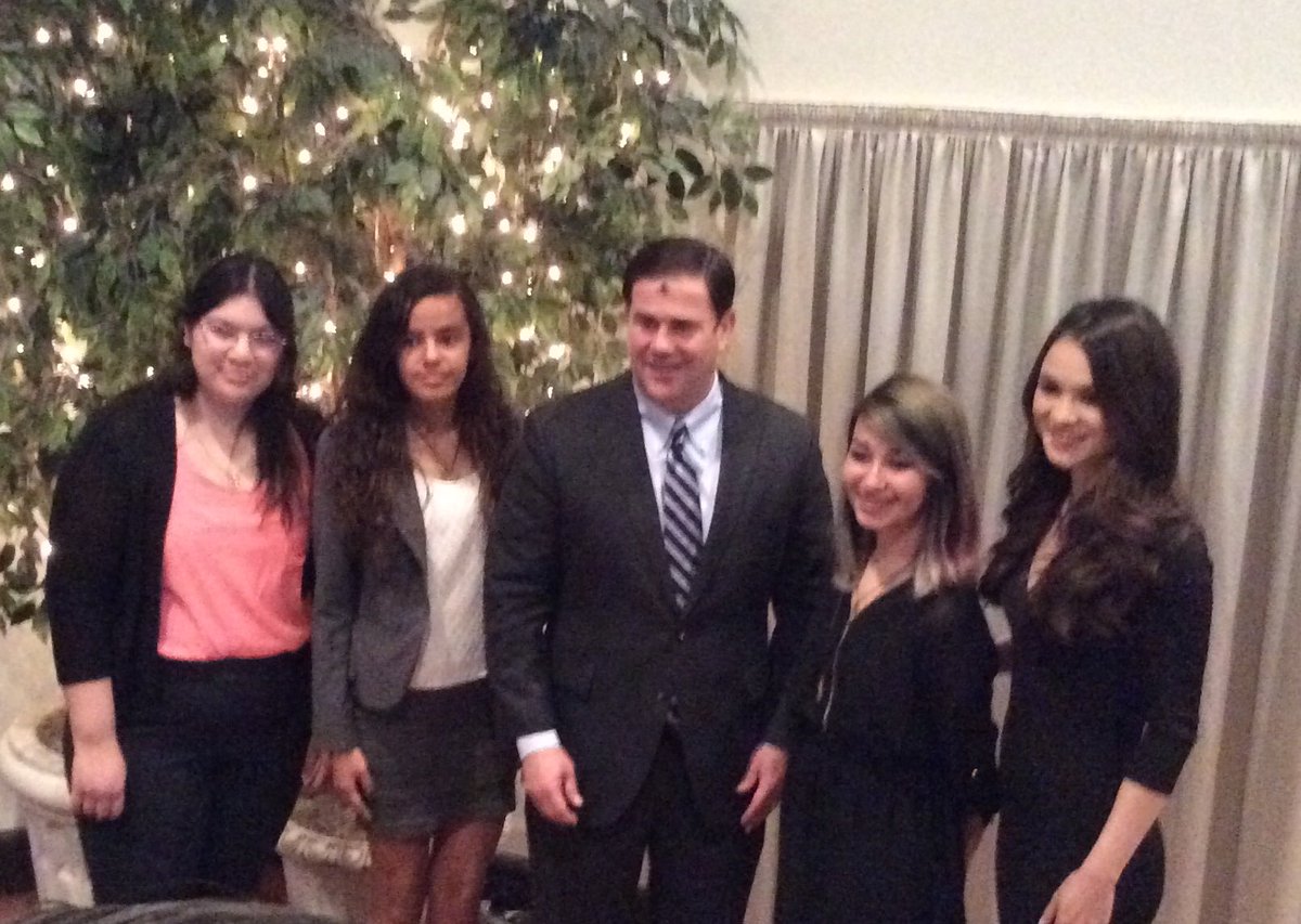 arizonafuture's tweet photo. Governor Ducey is met with Move on When Ready students, Arianda, Gabi, Adriana and Maddie. #whenready https://t.co/PkwDCVCXl4