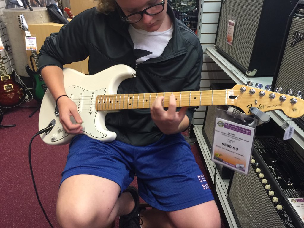 _JayAdkins's tweet image. So here is @QuintAdkins and his new @Fender Strat. He&apos;s pretty happy. #multitalented #multipleinstruments