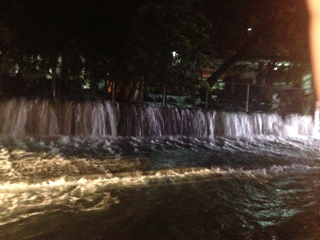 ralfh04's tweet photo. falls at isang malaking ilog ang daan mula Santol St hanggang Pureza @gmanews @ABSCBNNews https://t.co/1QiYrm79TG