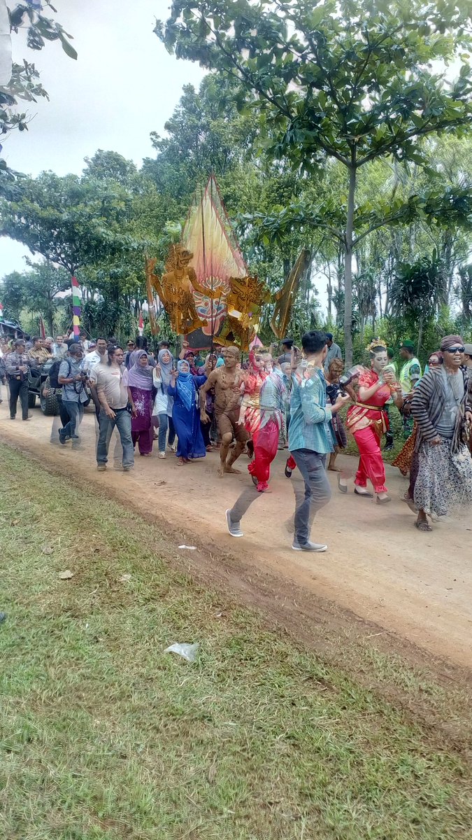 Asriftanjung's tweet photo. @TheOfficialFMB @ganjarpranowo @DoddyCholid @Ronnyudistiro @MKebayoran selamat datang Bpk Menteri ATR/BPN https://t.co/HRwQqMh4AN