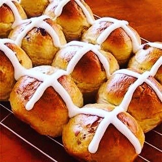 Montilios's tweet photo. Starting today, all #Montilios locations will be carrying hot cross buns in house.
#ashwe… https://t.co/AoQjXw22Eh https://t.co/qFnw9KkdrO