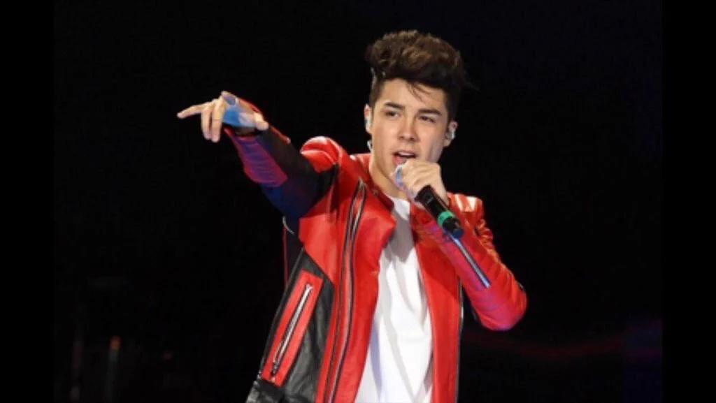 laucrazy1D's tweet photo. #ToySelectahYMarioBau ULTI,MO TUIT PARA EL REGIO NOVIO!! @mariobautista_   😍🙈❤️ #KCA #VotaMarioBautista https://t.co/Pa7Lu8h88Q