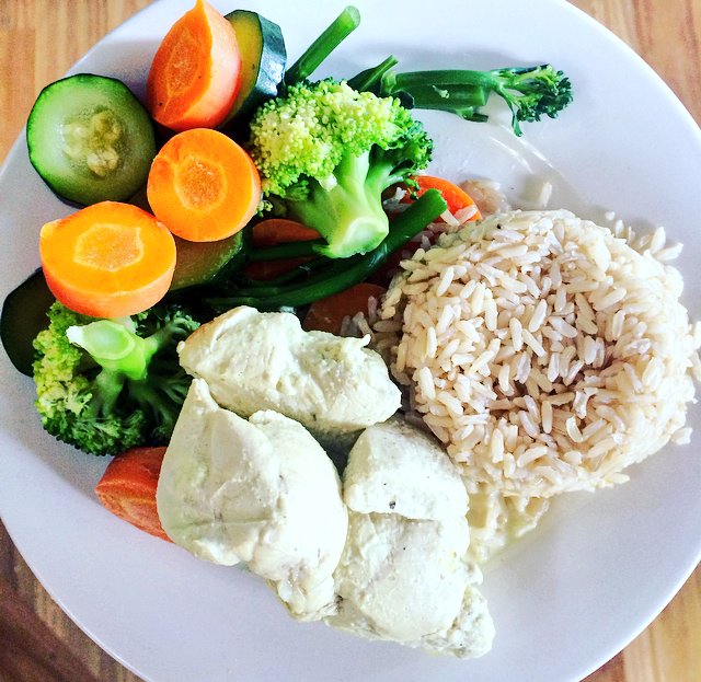 kendrickjlouis's tweet photo. Can't complain when lunch looks like this...👌 @FitandFreshau #healthyliving https://t.co/PrGAXX9asy