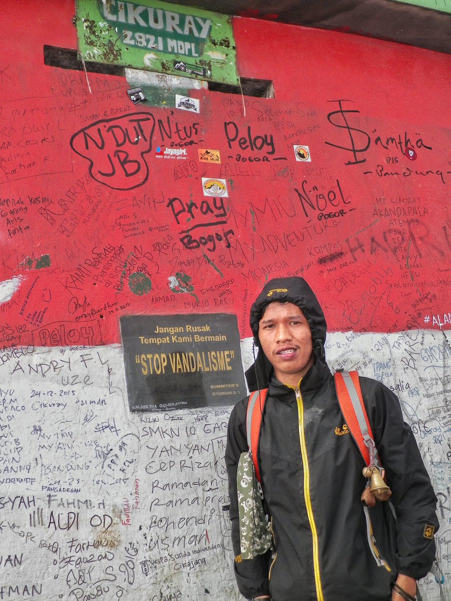 ba_herba's tweet photo. Suka sedih liat tembok yang di coret-coret sepertindi shelter ini.
#cikuray #infogunung #infopendaki #stopvandalisme https://t.co/rG37nvnHaq