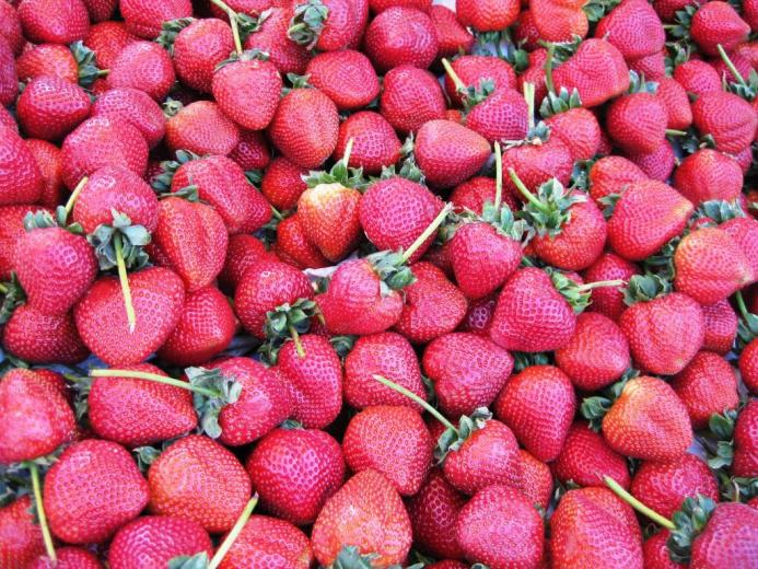 Valentine’s Day Treats: Fruits &amp; Veggies Symbolizing Love bit.ly/1Shqdac <a href="/FoodLitCenter/">Food Literacy Center</a>