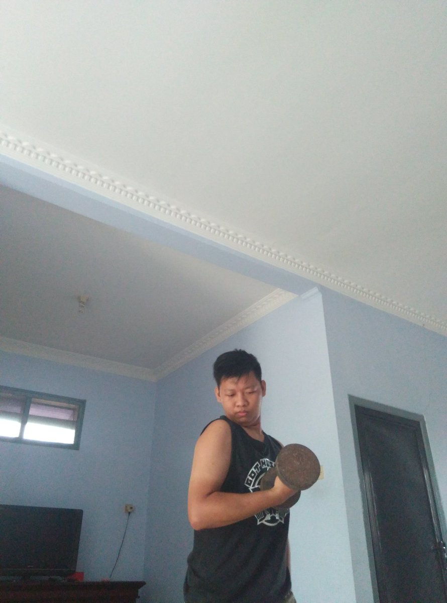 henz_inad's tweet photo. #MOGER pagi2 gym biar cetar membahana kaya teteh syahrini :D https://t.co/0VoZA9yVjJ