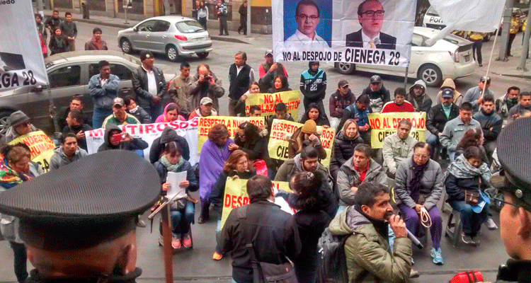 ddmexico's tweet photo. #Protesta Sigue detenida la construcción de viviendas en #Ciénega28 en #Coyoacán https://t.co/6QH6KAbEH9 https://t.co/30fCGbxfFK