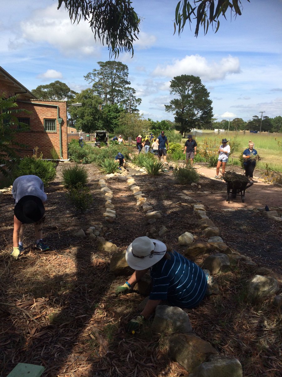 RachelLeighFarr's tweet photo. Newcastle and Central Coast District volunteering at Sunnyfield Somersby.#NCCD @joannedarke @ANZ_AU https://t.co/NlYtTzfco1