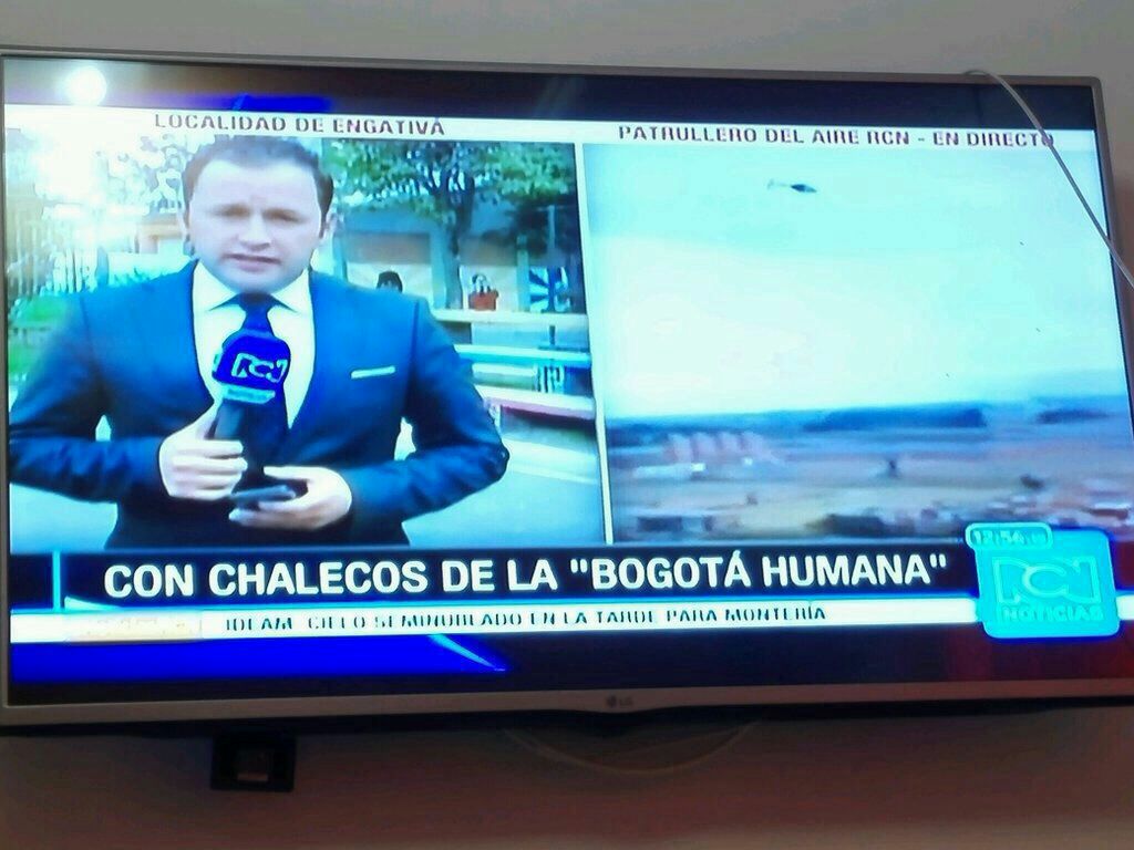 oscarsopos's tweet photo. 1: Indignación social
2: Brutalidad policial
3: Manipulación mediática
4: "Recuperamos Btá"
#EncarcelarNoEsGerenciar https://t.co/joaJV6sb2G