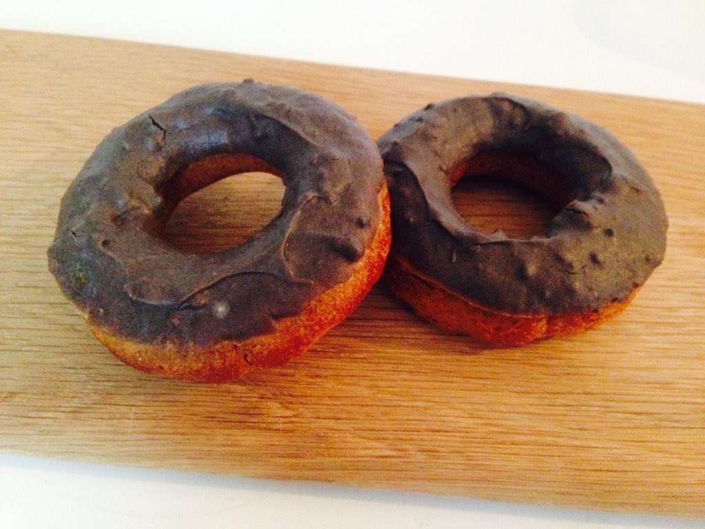 Truewoofs's tweet photo. Doggy dounuts! Banana and chocolate flavour #justfordogs #dogtreats #pawsome https://t.co/zUiJiJJFgW