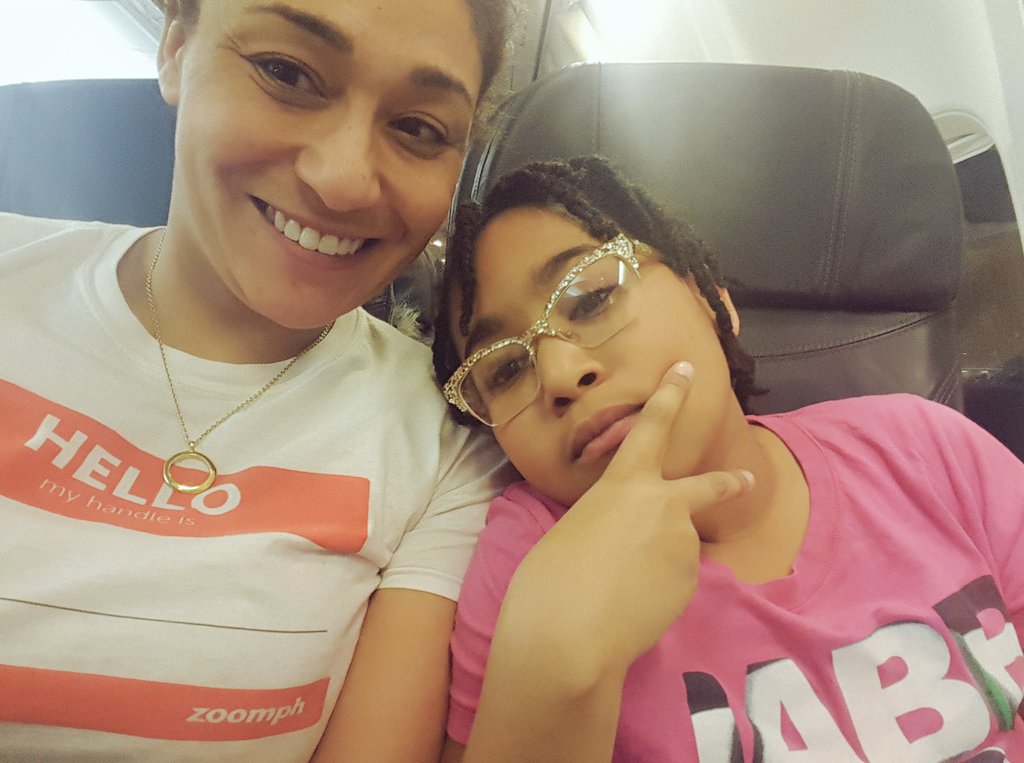 stockandbondz's tweet photo. The palest we will be for a hot minute! On our way to #tan #hawaii Repping my @Zoomph fam all the way #lilzoompher https://t.co/TCDVt5upAg