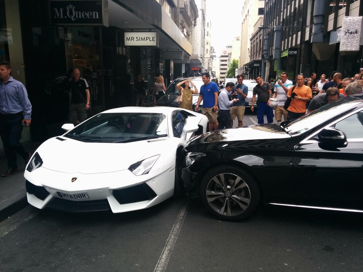 lukeappleby's tweet photo. These two Aucklanders are having a bad day. https://t.co/Wt0Pkkl9vI