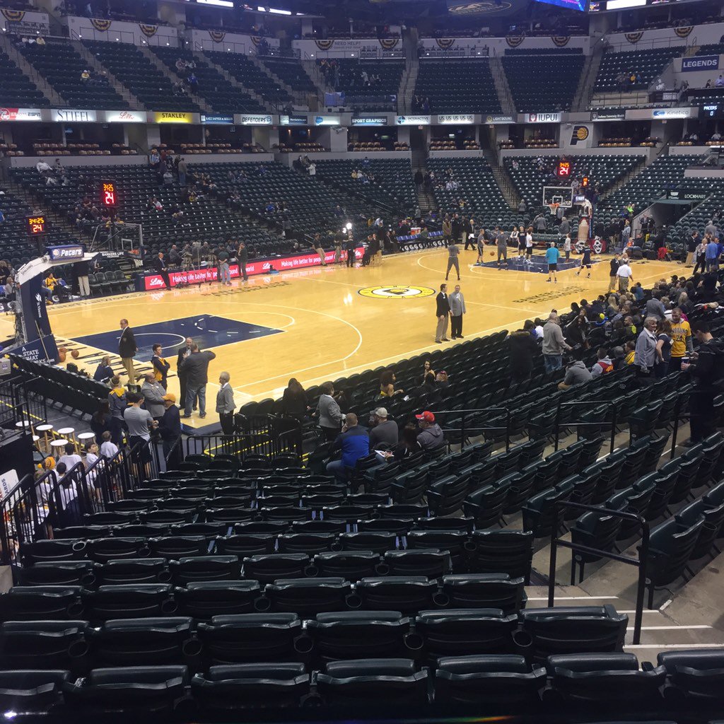 taterpatch2's tweet image. Having a blast at pacers game w/son in Becks hybrids suite.