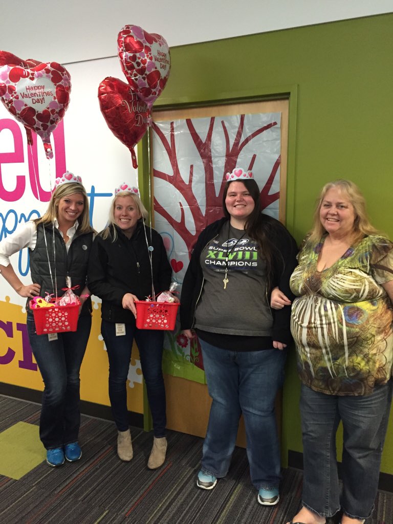 BOTHELL_CC's tweet photo. Queen of Hearts @alysonwoodard @Awaggs22 Happy Valentine's Day!!! #BothellLove #BothellPride https://t.co/x2adu1fMDp