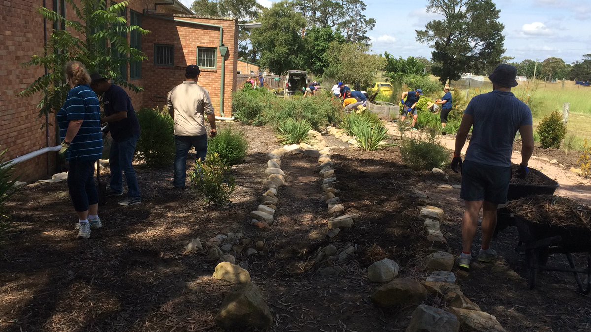 RachelLeighFarr's tweet photo. Volunteer Day. Looking good. Beds being cleared now for some planting. #NCCD @joannedarke @ANZ_AU https://t.co/TtWc6wLJdZ