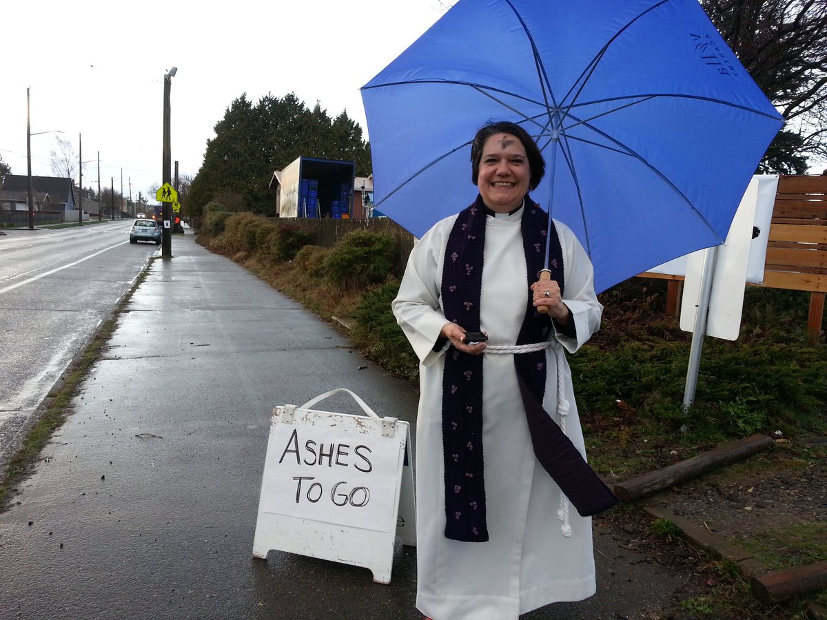 Pastor Gretchen Mertes of our Redeemers Lutheran ready to go on this Ash Wednesday! #q13fox #revguitarchick