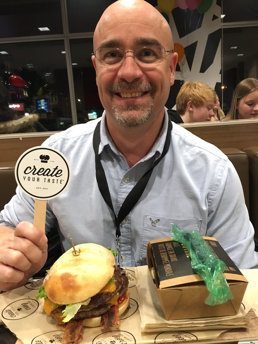 robseguin1's tweet photo. I call it the McRobbie! #CreateYourTaste #ExperienceMcD @McDonalds https://t.co/xolhW9ZBIK