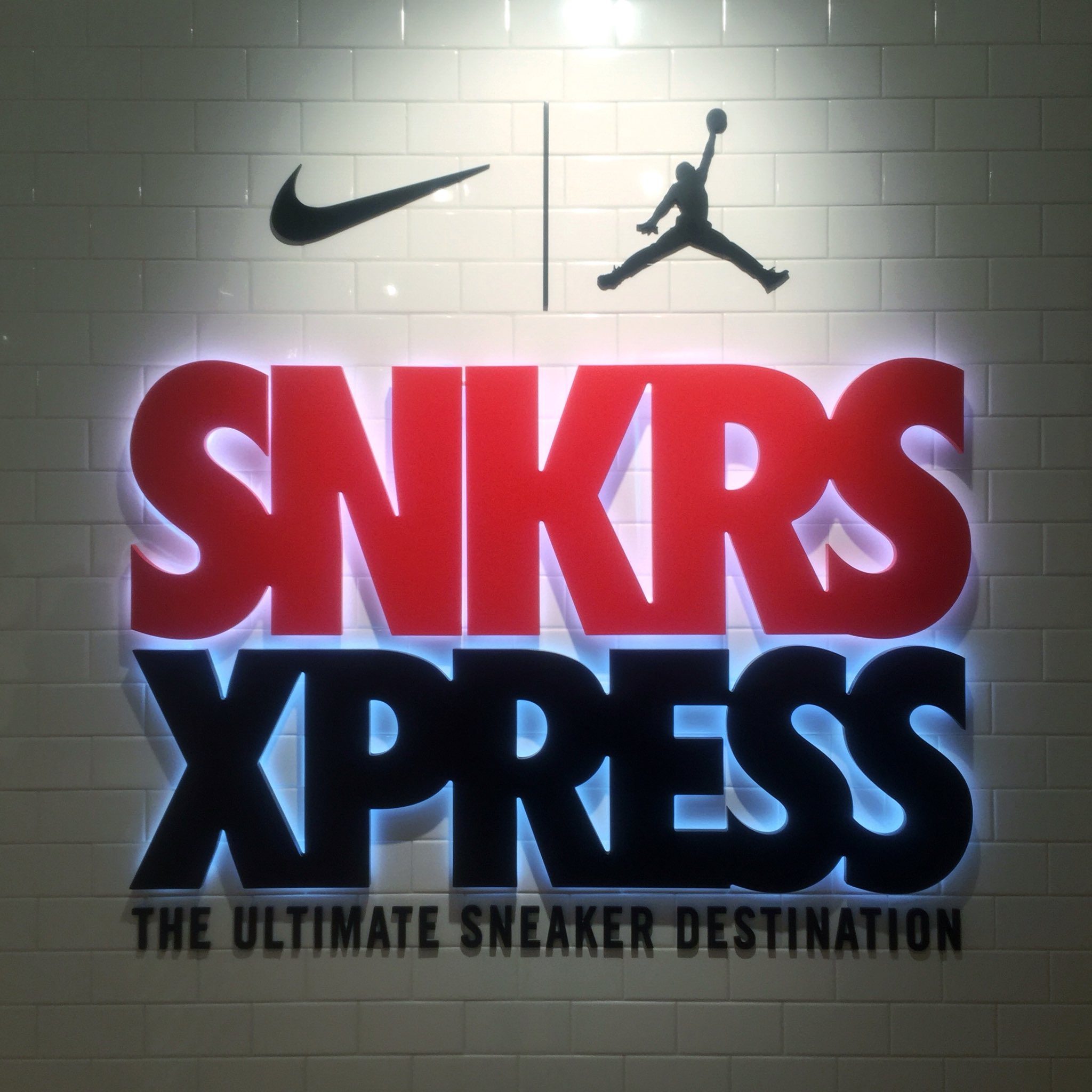 Complex Sneakers on X Inside Nike s SNKRS XPRESS shop in NYC. https t KBpolhXzyZ X